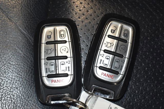 Certified 2020 Chrysler Pacifica Touring-L image 24