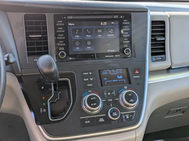 Used 2020 Toyota Sienna LE w/ Carpet Mat Package FWD image 21