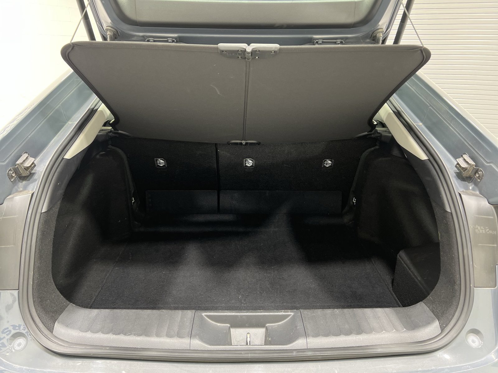 Used 2025 Toyota Prius LE FWD image 23