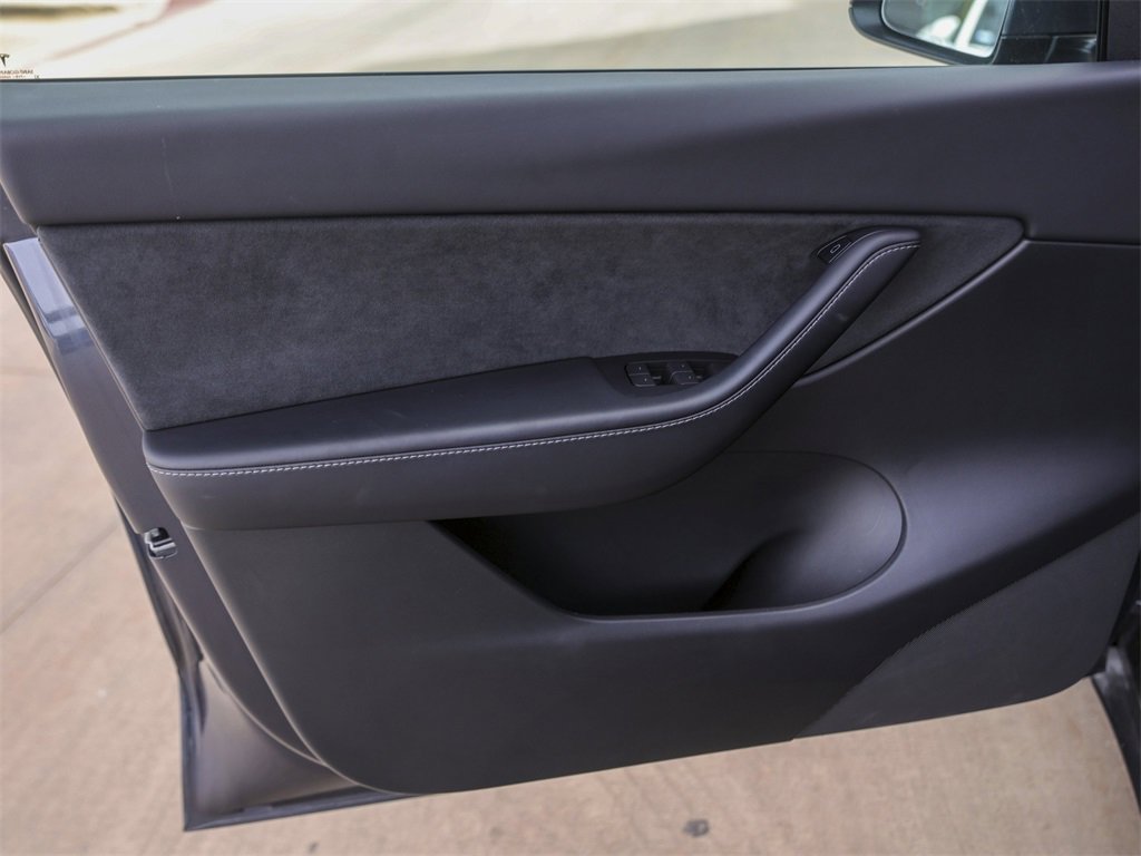 Used 2022 Tesla Model Y Performance image 26