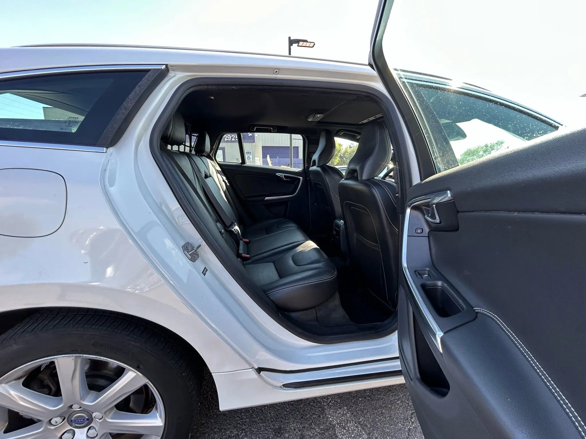 Used 2016 Volvo V60 T5 Platinum image 15