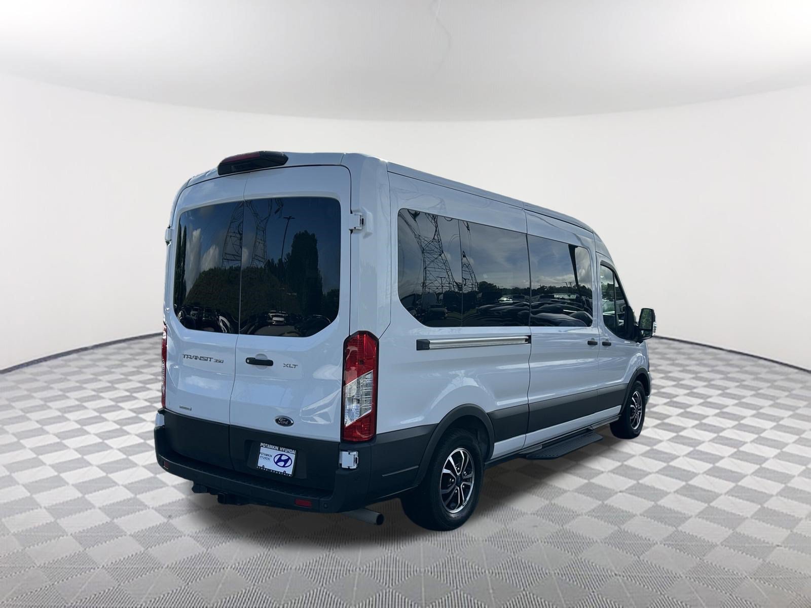 Used 2022 Ford Transit 350 XLT RWD image 5