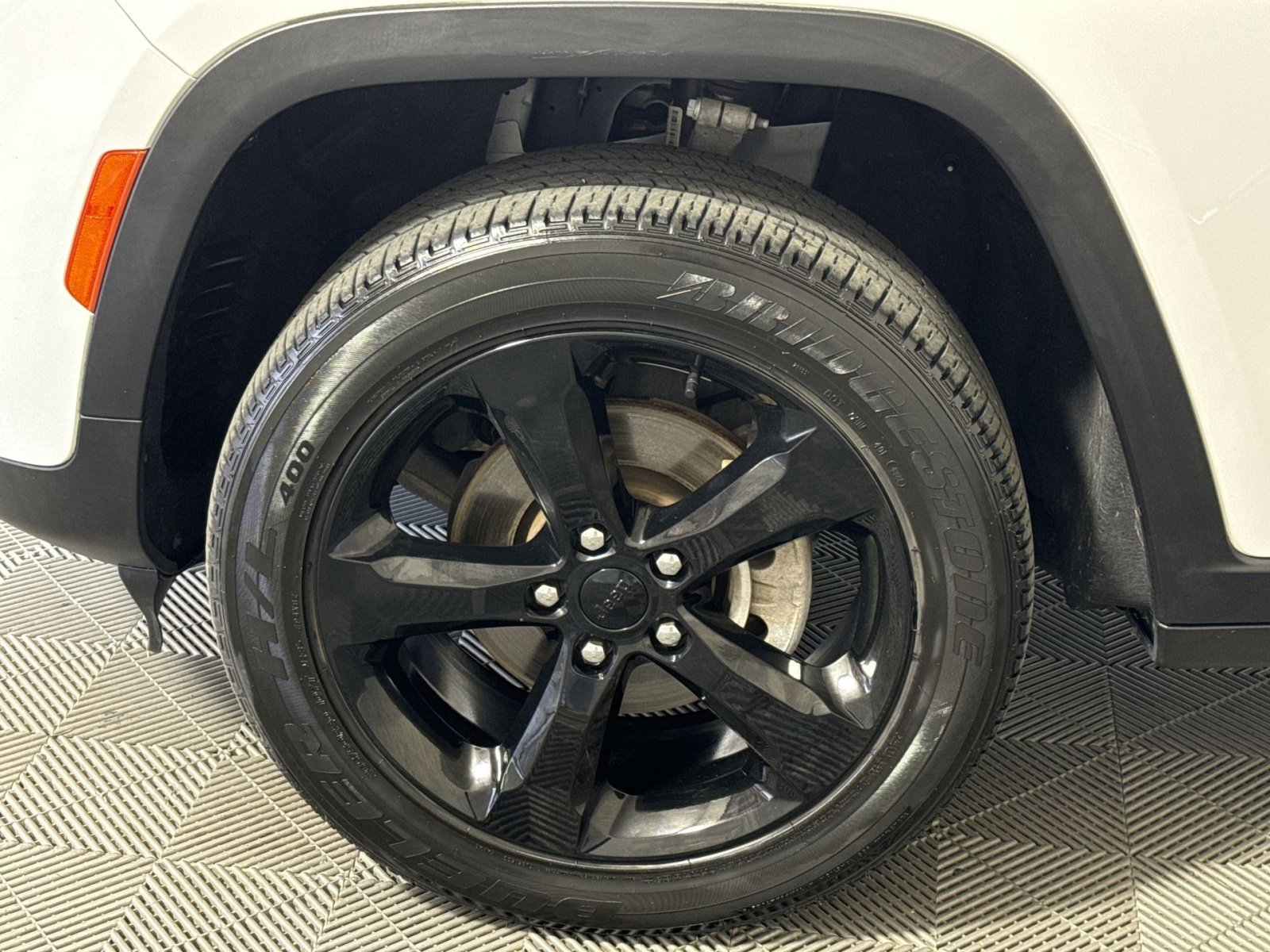 Used 2023 Jeep Grand Cherokee Altitude image 12