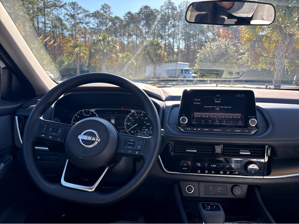 Used 2022 Nissan Rogue SV image 4