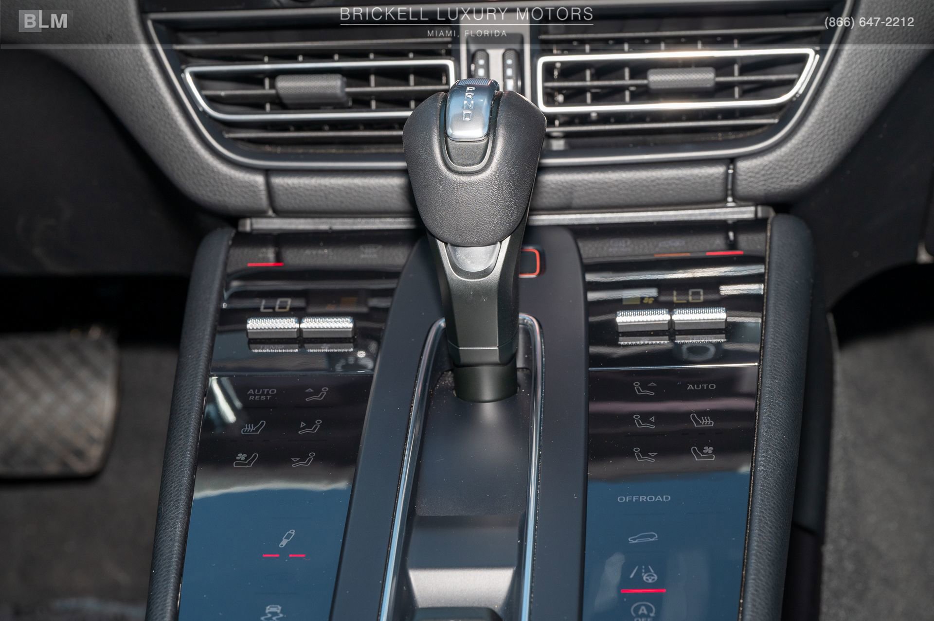 Used 2024 Porsche Macan image 25