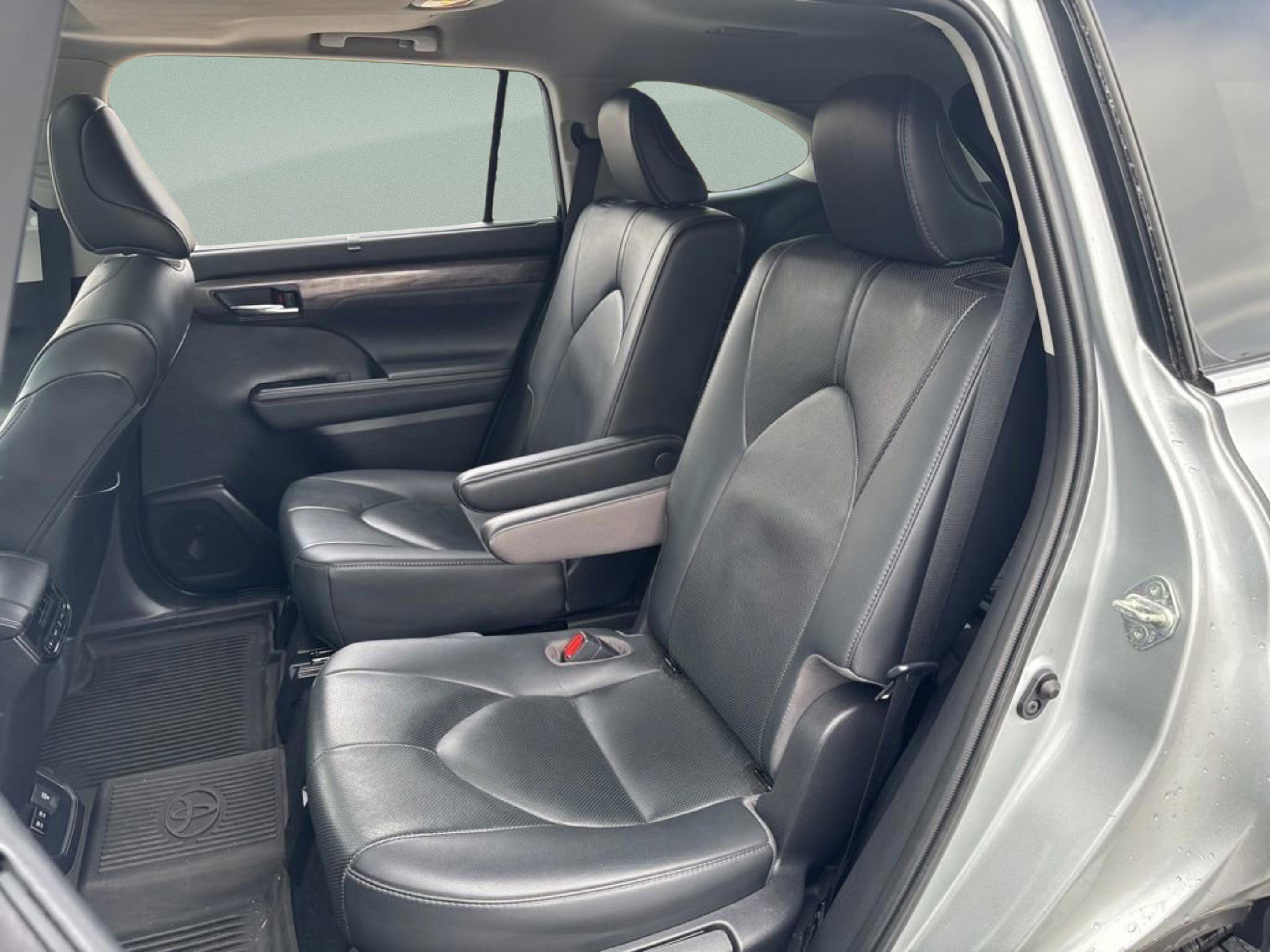 Used 2020 Toyota Highlander Limited image 32