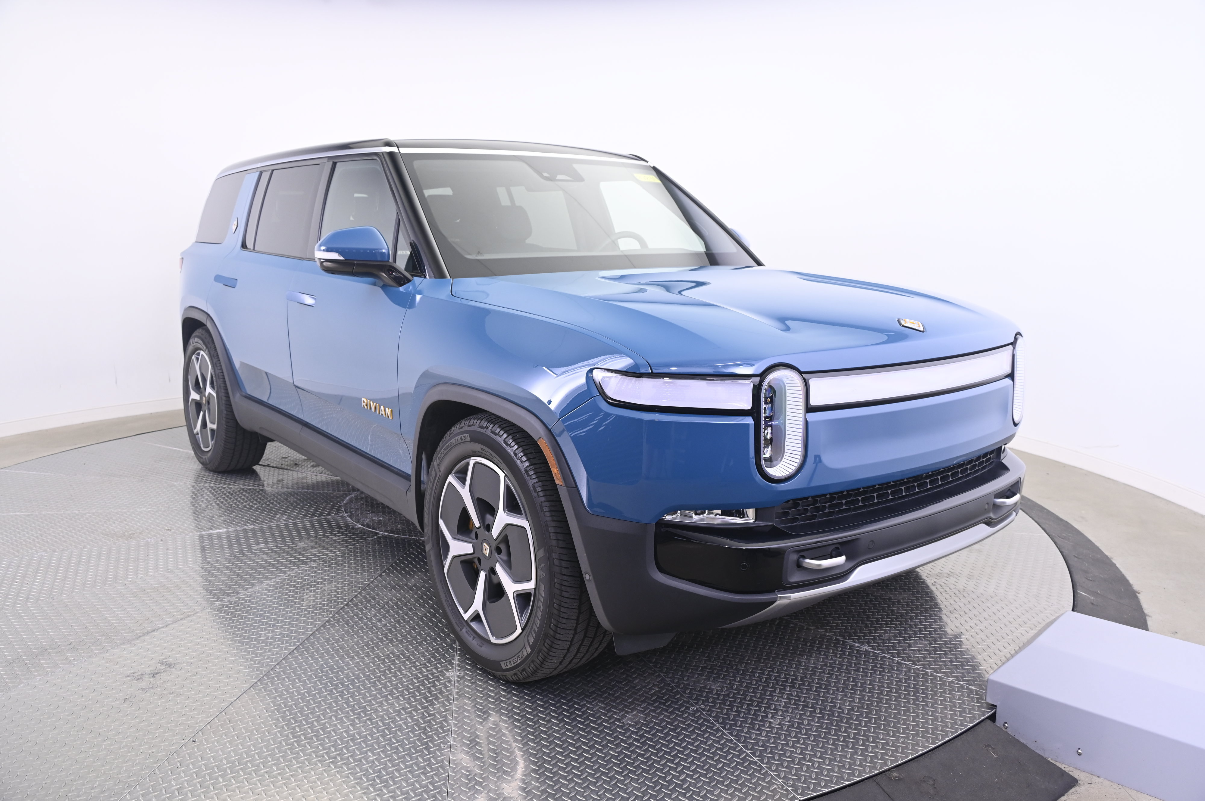 Used 2024 Rivian R1S Adventure Quad AWD/4WD image 9