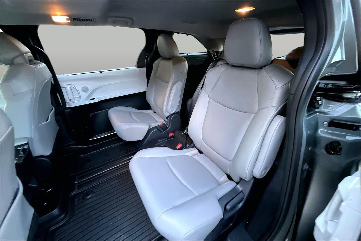 Certified 2026 Toyota Sienna XLE FWD image 20