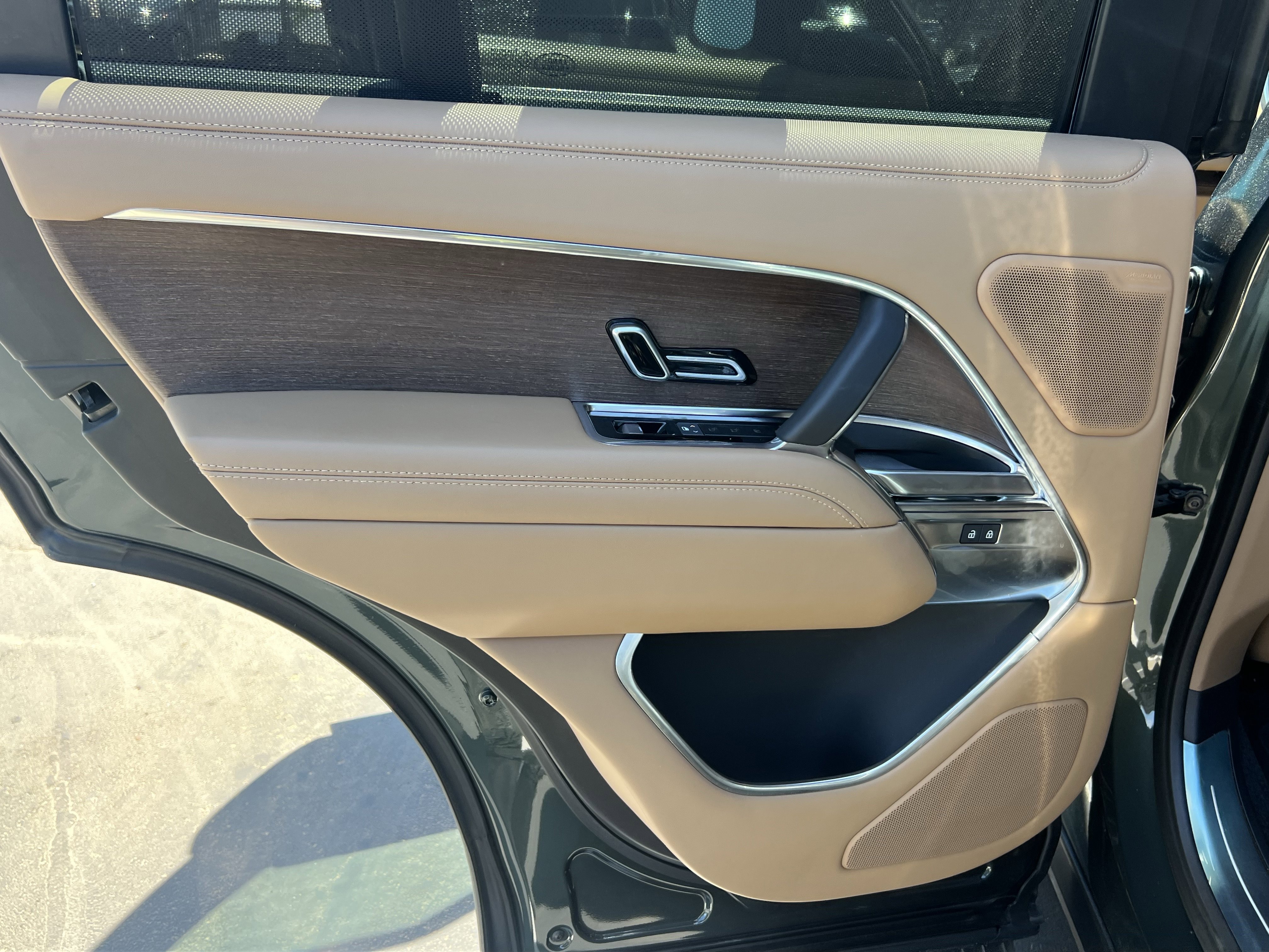 Certified 2025 Land Rover Range Rover SE AWD/4WD image 30