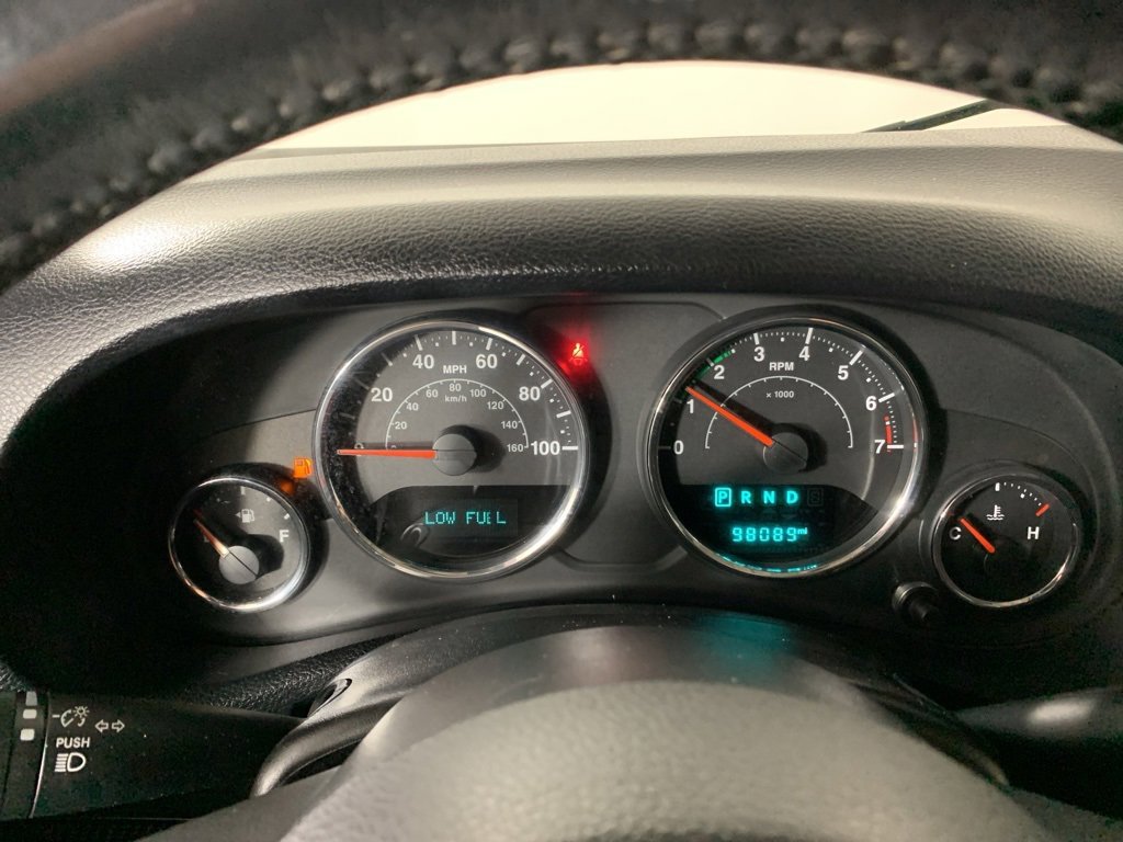 Used 2016 Jeep Wrangler Unlimited Sahara w/ Connectivity Group image 18