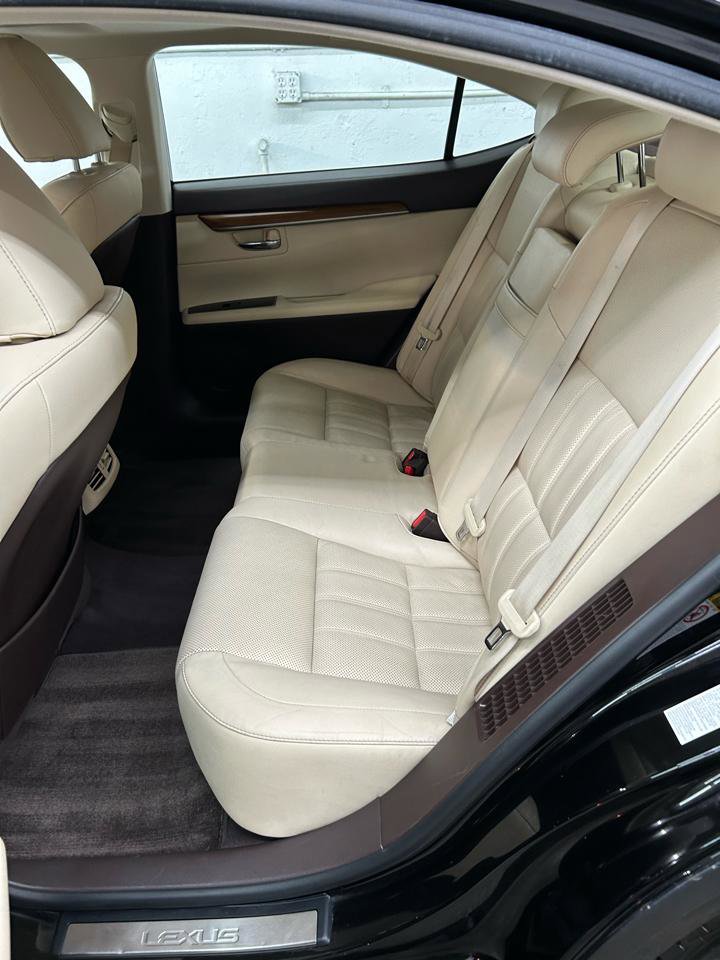 Used 2017 Lexus ES 300h w/ Luxury Package image 45