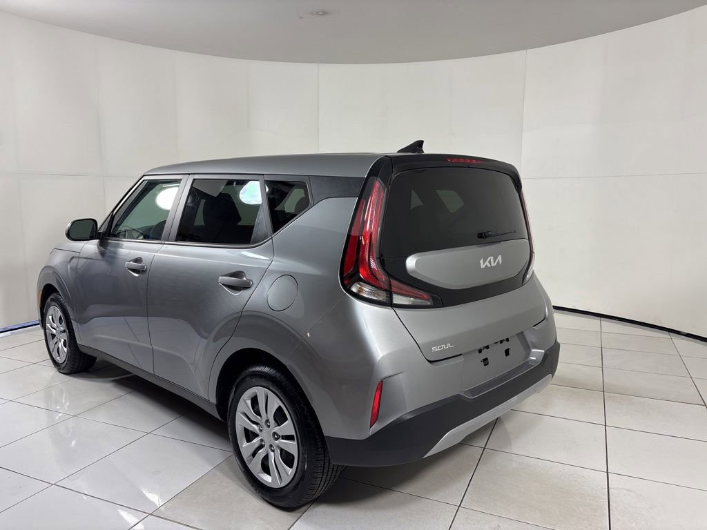 Used 2023 Kia Soul LX image 3