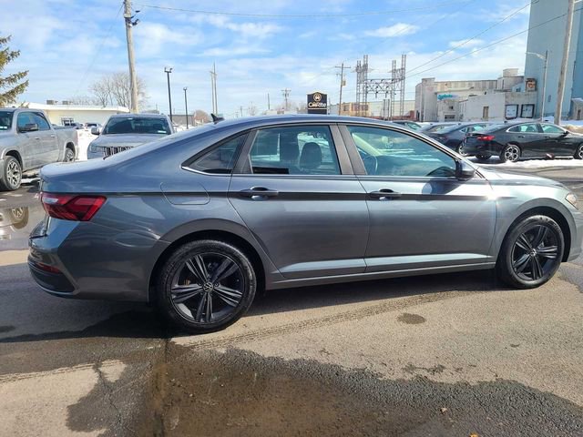 Used 2023 Volkswagen Jetta SE w/ Panoramic Sunroof Package image 6