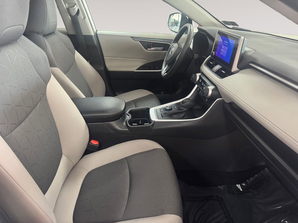 Used 2025 Toyota RAV4 XLE w/ Convenience Package image 15
