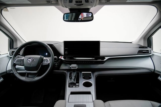 Certified 2025 Toyota Sienna XLE image 19