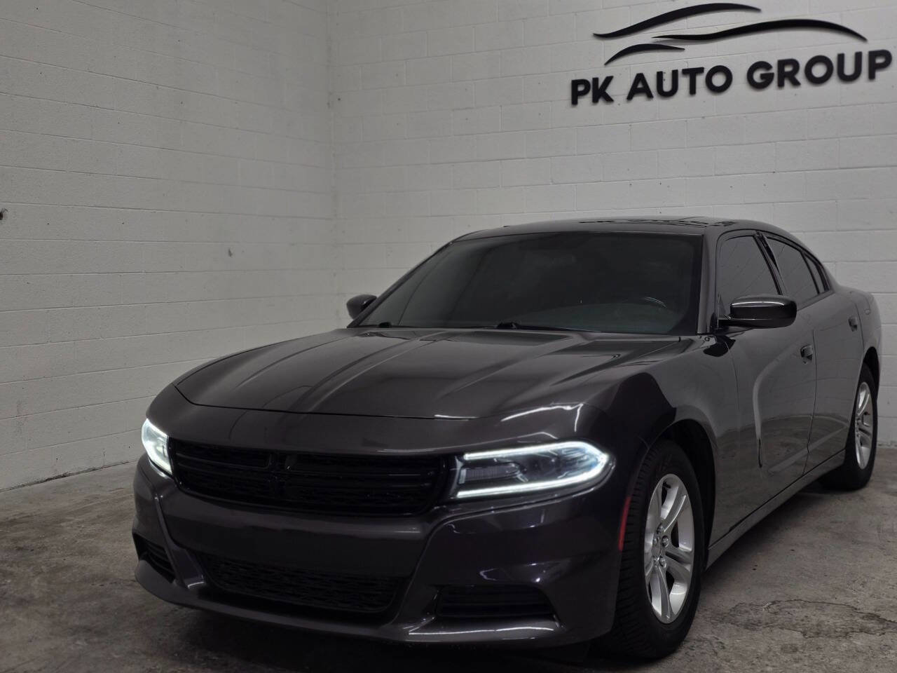 Used 2020 Dodge Charger SXT w/ Leather Interior Group image 2