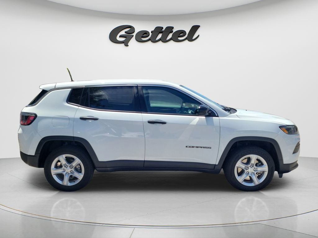 Used 2024 Jeep Compass Sport AWD/4WD image 4