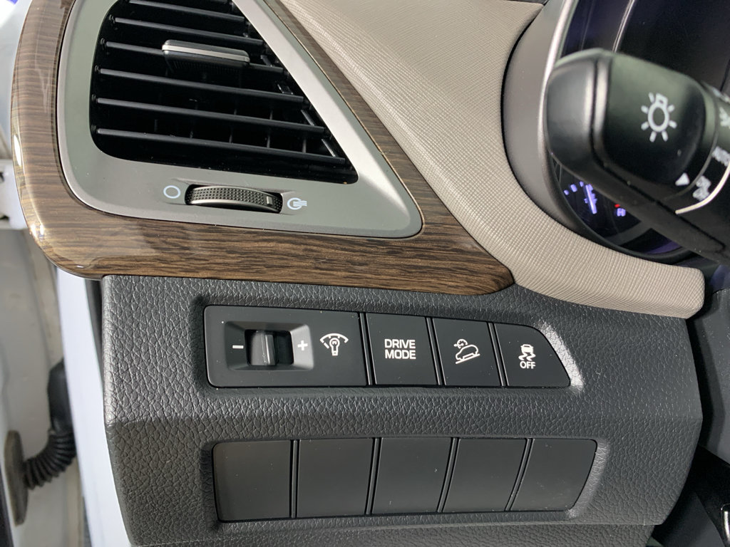 Used 2018 Hyundai Santa Fe Sport FWD image 16