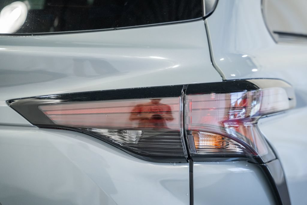 New 2026 Toyota Sienna XLE Woodland Edition AWD/4WD image 6