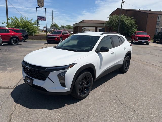 New 2026 Chevrolet Trax LT FWD image 2