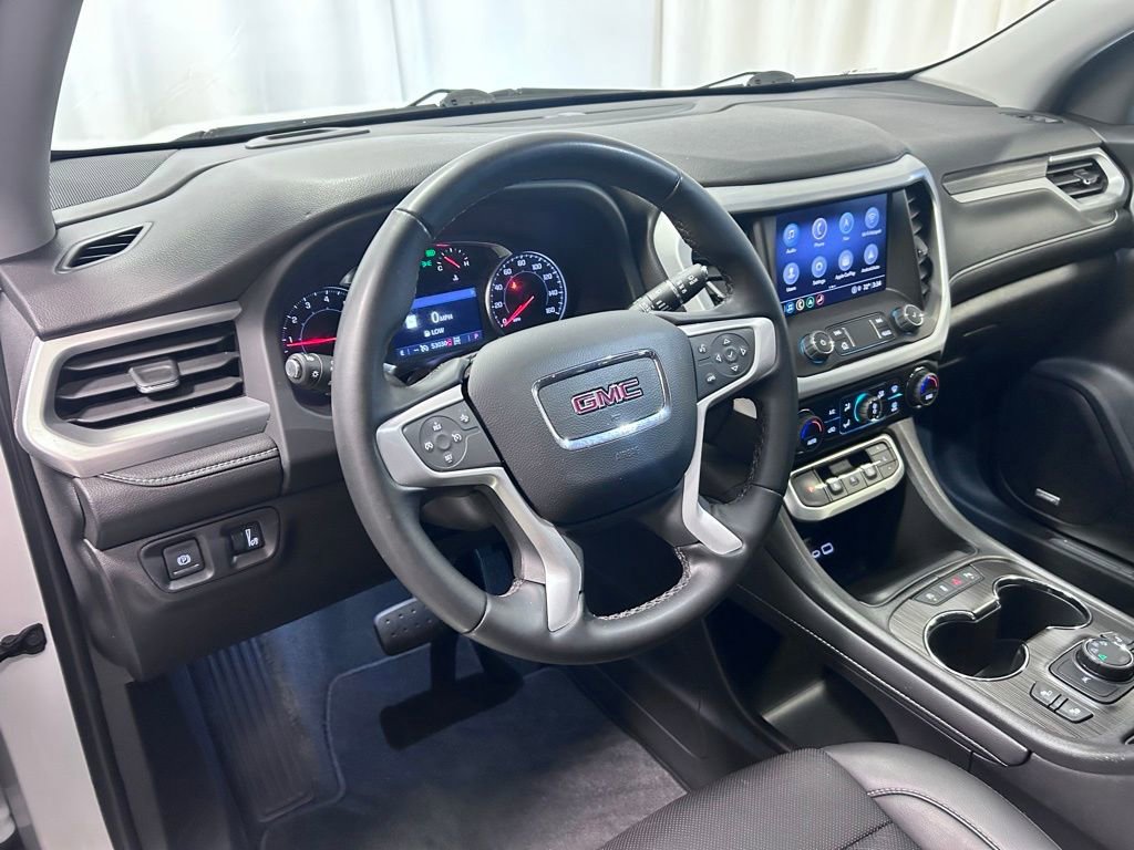 Used 2023 GMC Acadia SLT image 2