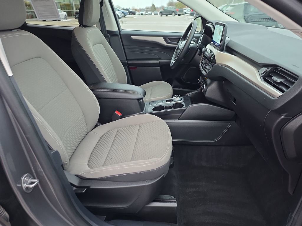 Used 2022 Ford Escape SE w/ Cold Weather Package image 15