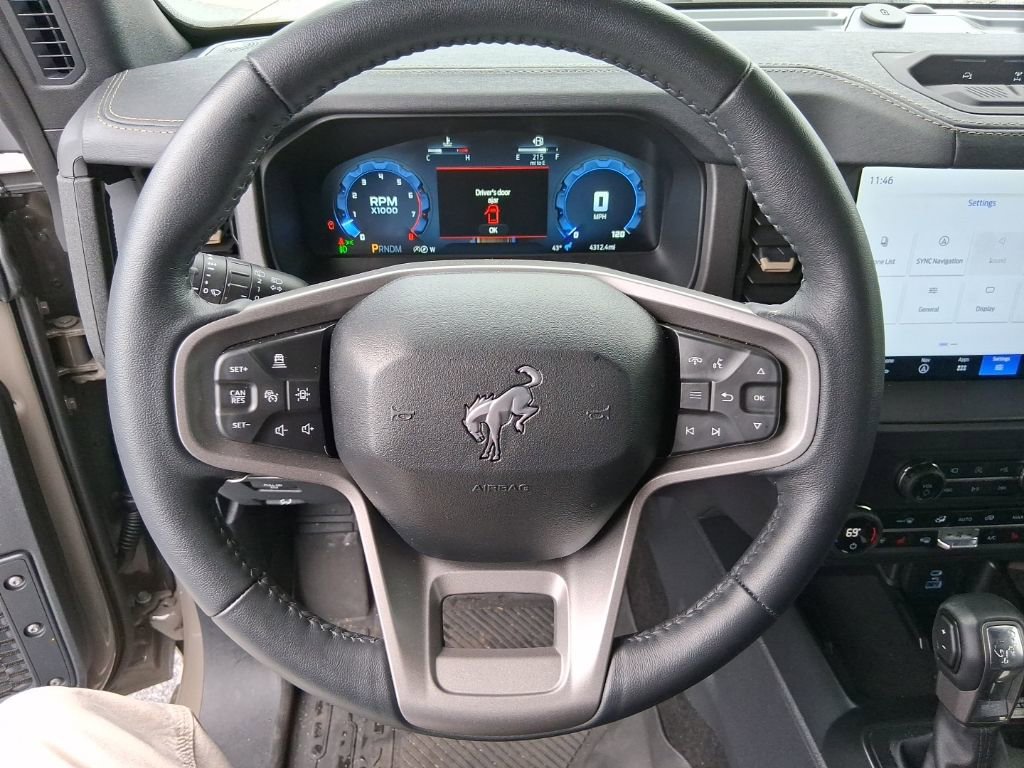 Used 2025 Ford Bronco Badlands image 11