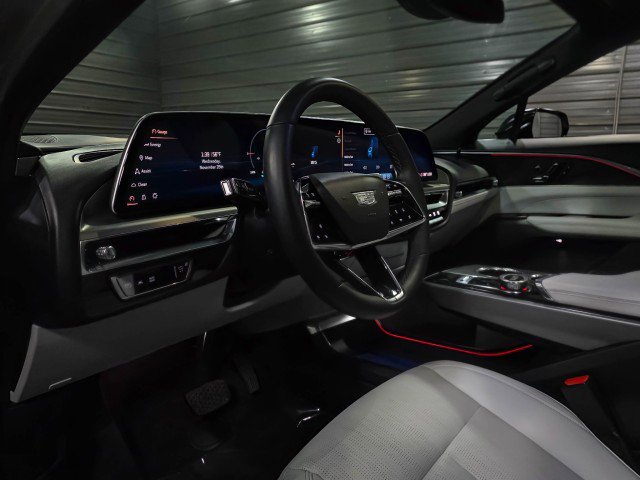 Used 2024 Cadillac Lyriq Luxury image 10