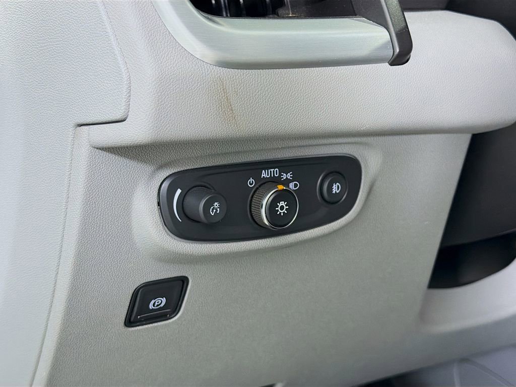 Used 2024 GMC Terrain SLT image 12