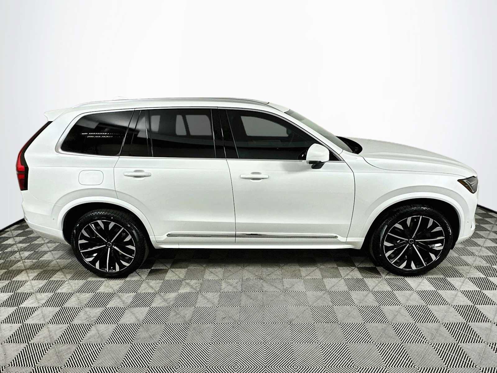 New 2027 Volvo XC90 B5 Plus AWD/4WD image 8
