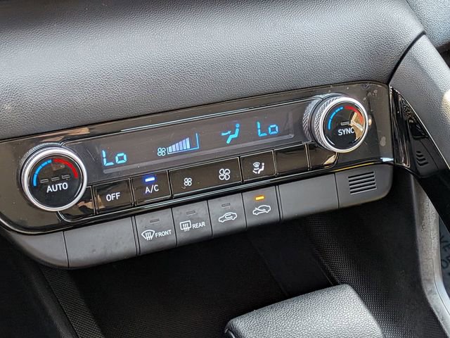 Used 2025 Hyundai Elantra Blue image 23