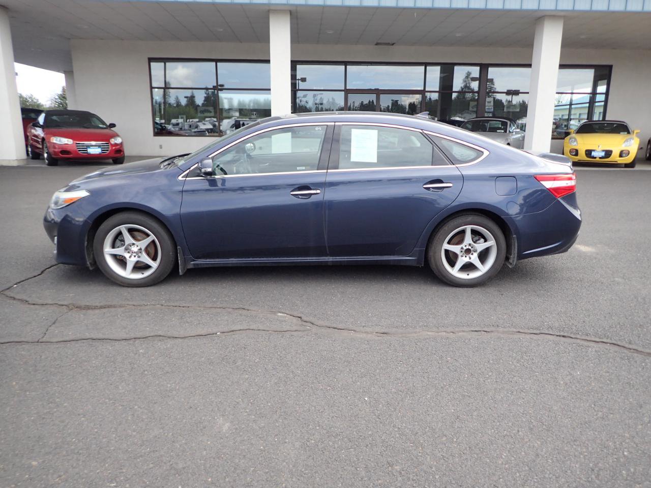 Used 2015 Toyota Avalon Limited FWD image 2