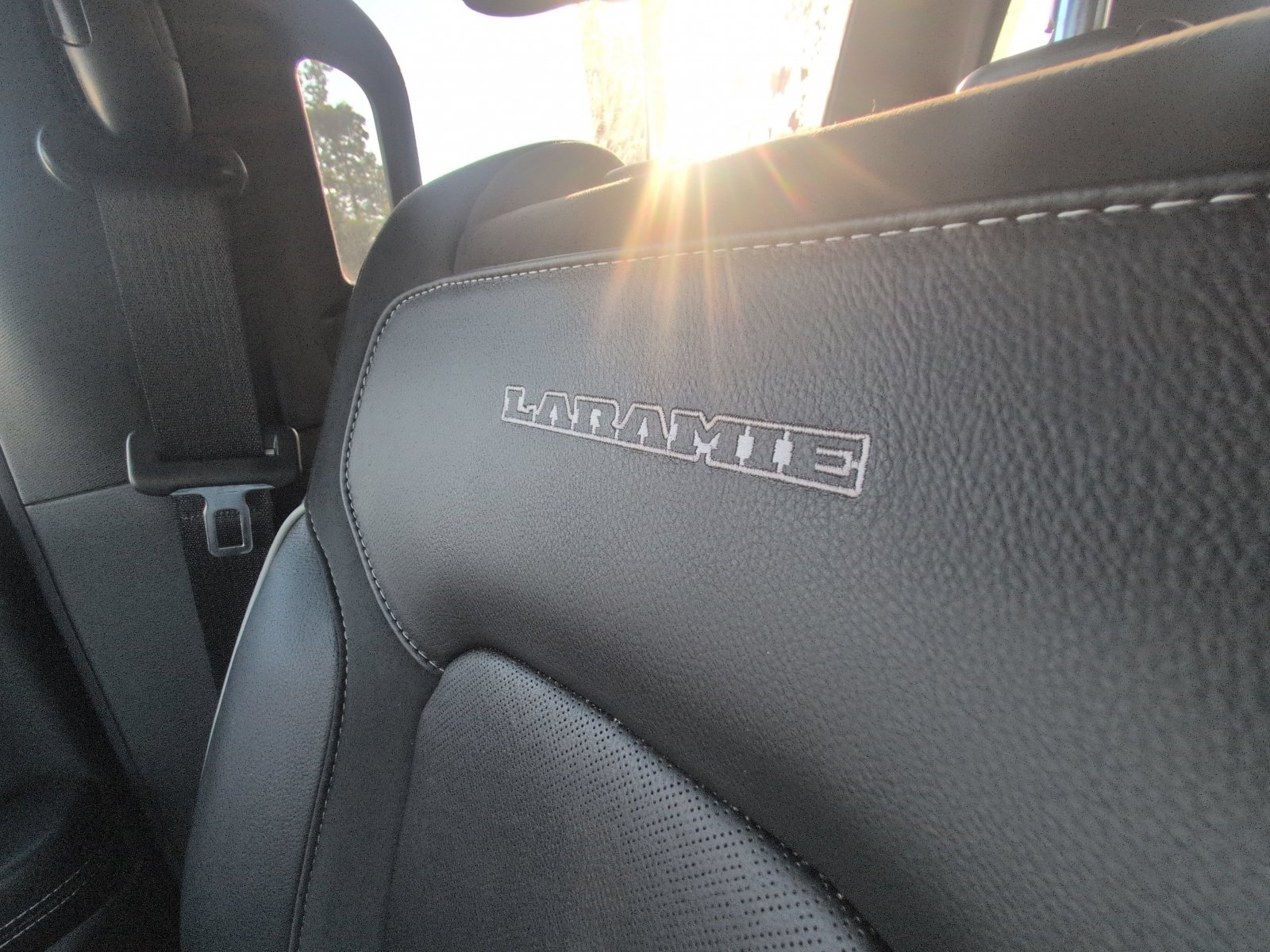 Used 2021 RAM 1500 Laramie w/ Sport Appearance Package AWD/4WD image 6