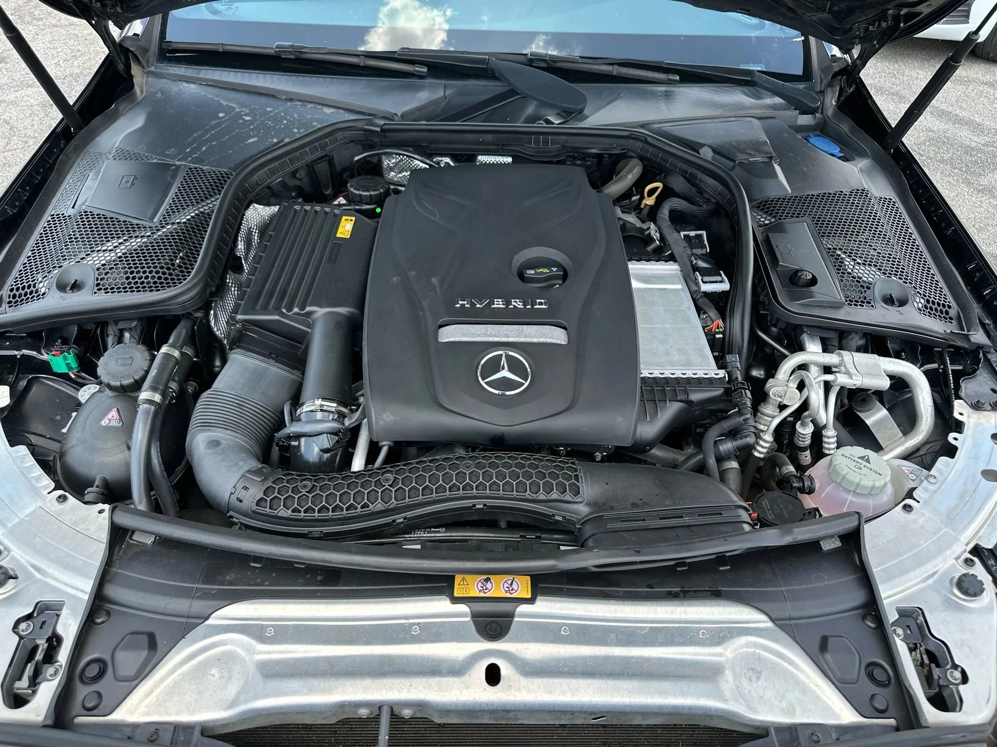 Used 2018 Mercedes-Benz C 350e Sedan w/ Premium Package image 19