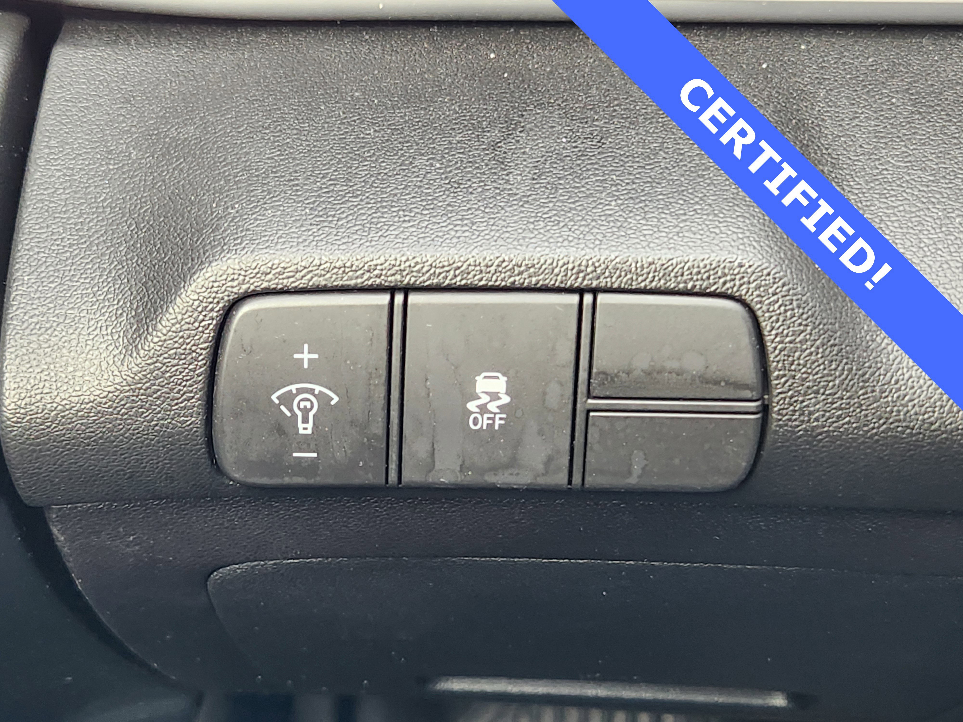 Certified 2024 Hyundai Elantra SEL image 30