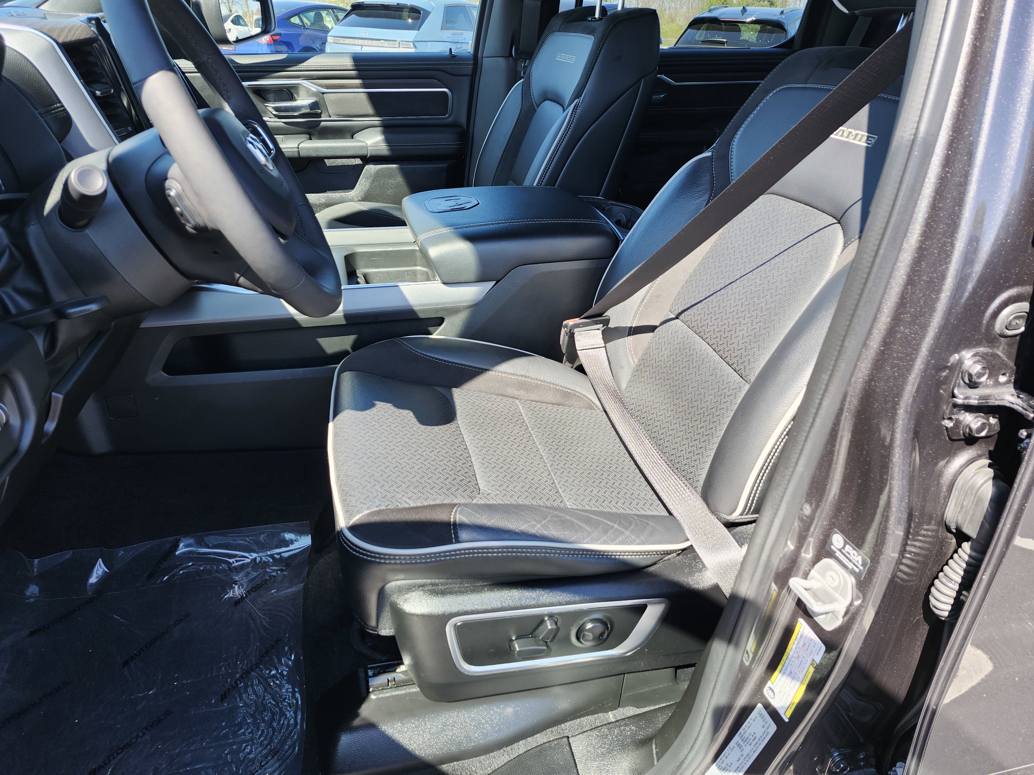 Used 2025 RAM 1500 Laramie image 27