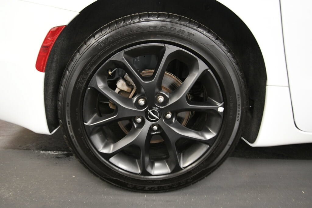 Used 2025 Chrysler Pacifica Limited FWD image 34