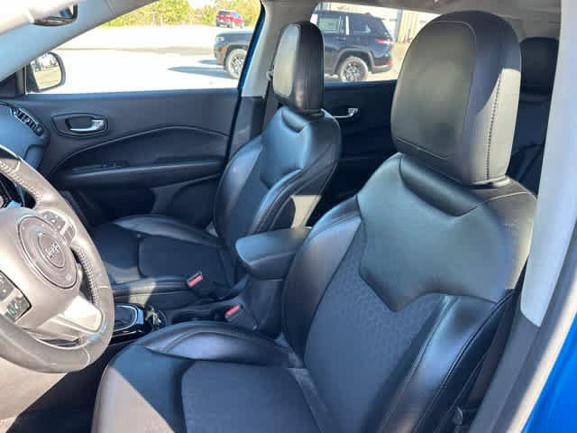 Used 2018 Jeep Compass Latitude w/ Popular Equipment Group AWD/4WD image 3