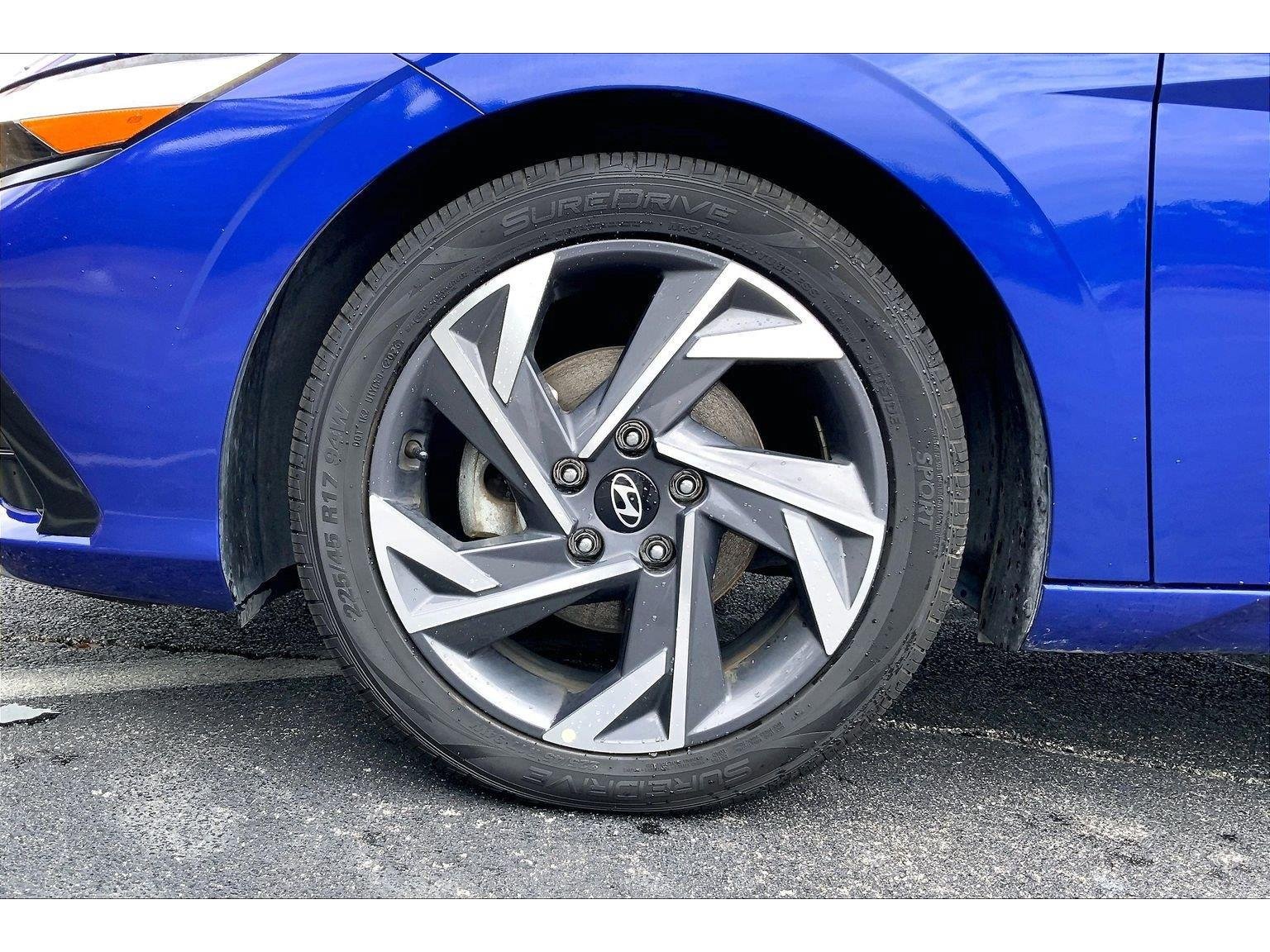 Used 2025 Hyundai Elantra Limited FWD image 9