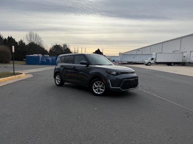Used 2023 Kia Soul LX w/ Option Group 015 FWD image 2