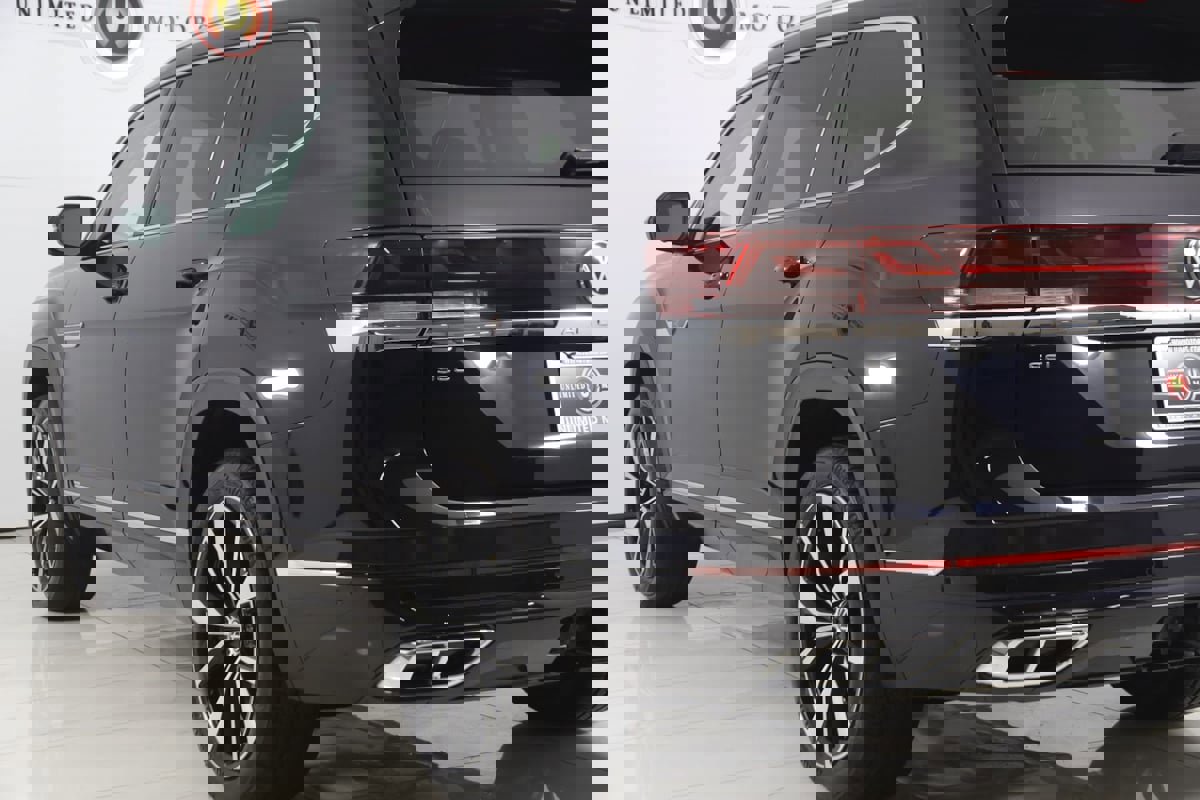 Used 2024 Volkswagen Atlas SEL Premium R-Line image 26