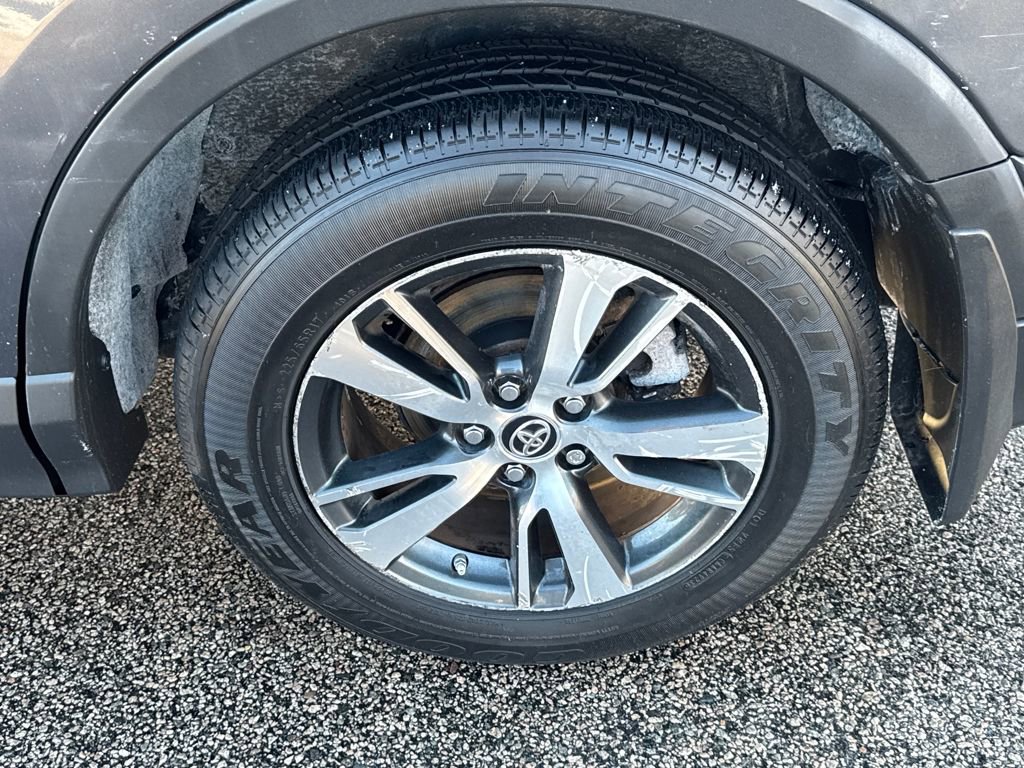Used 2017 Toyota RAV4 XLE image 40