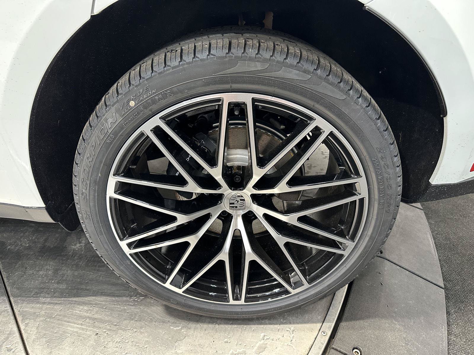 New 2026 Porsche Macan AWD/4WD image 12