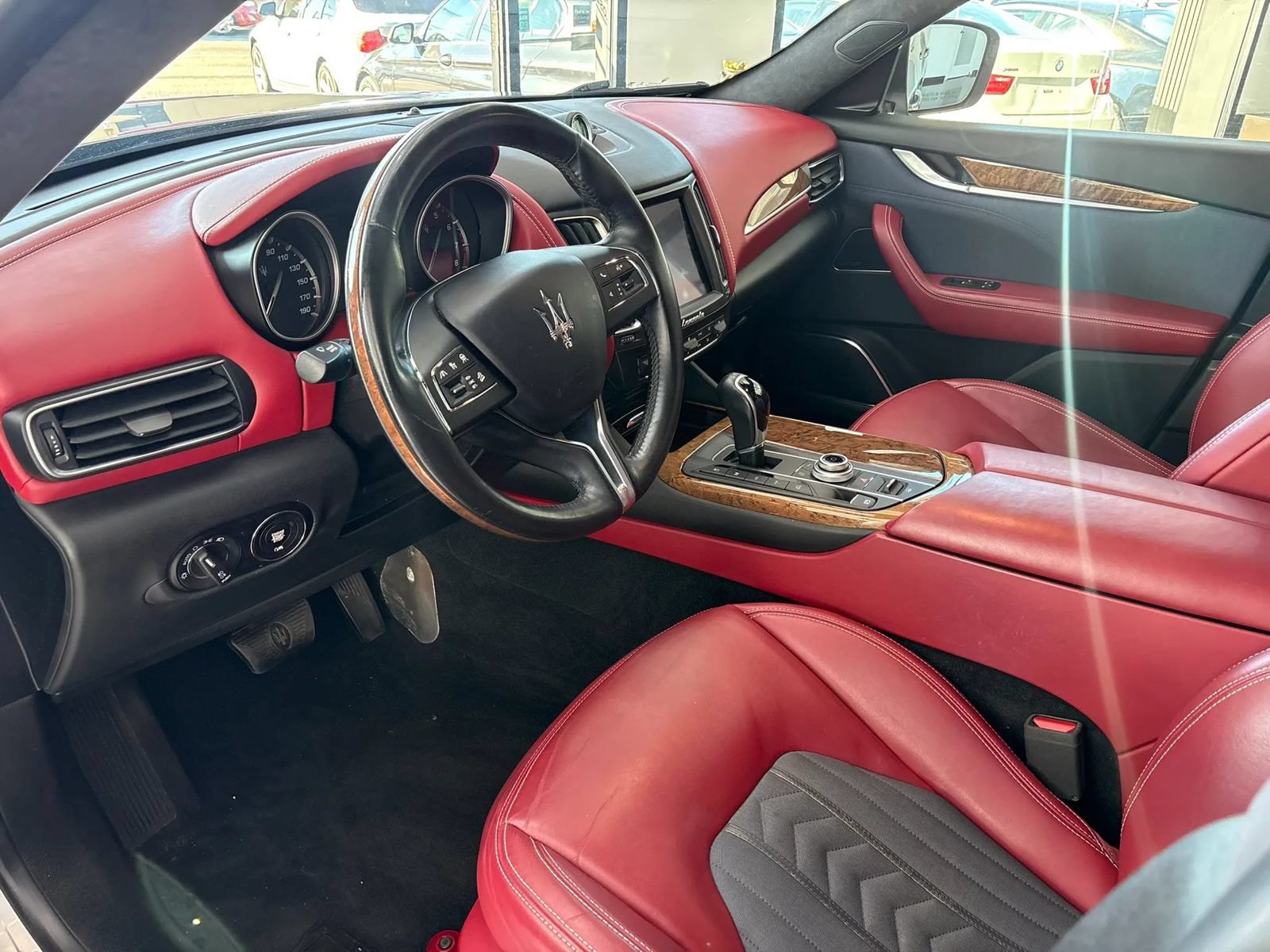 Used 2018 Maserati Levante GranLusso AWD/4WD image 11