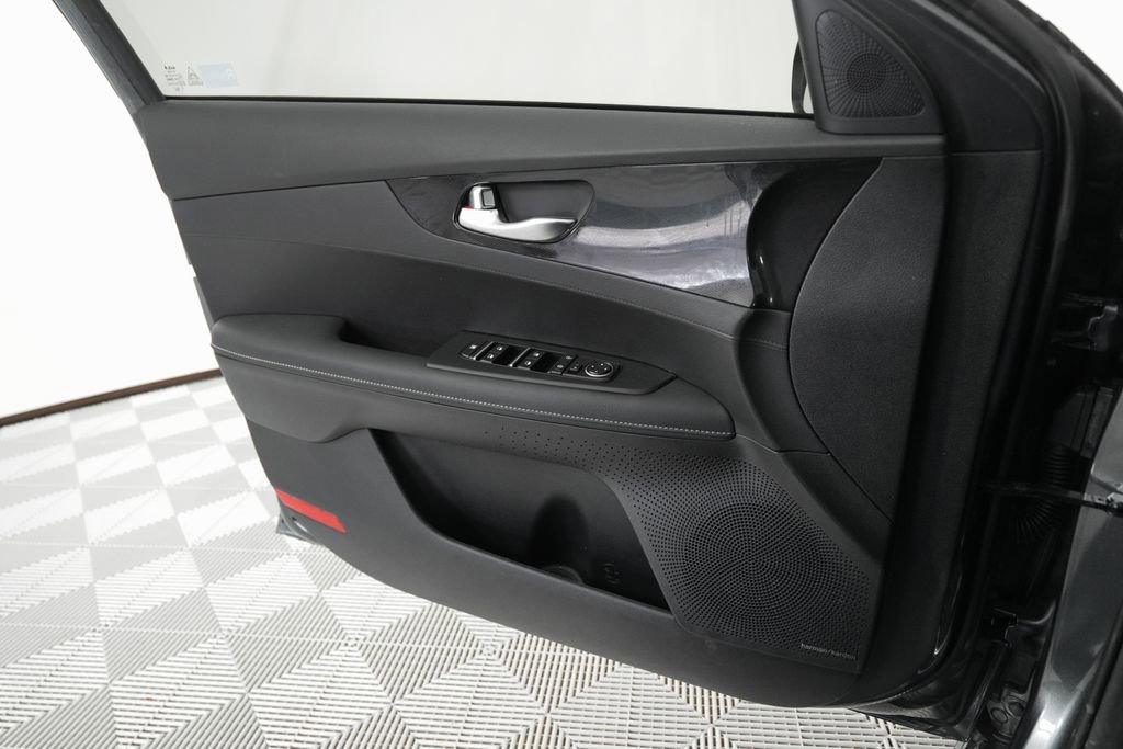 Used 2024 Kia Forte GT-Line w/ GT-Line Premium Package image 12