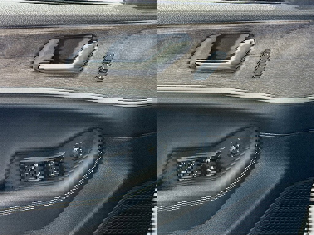 Used 2024 Jeep Grand Cherokee Limited image 12