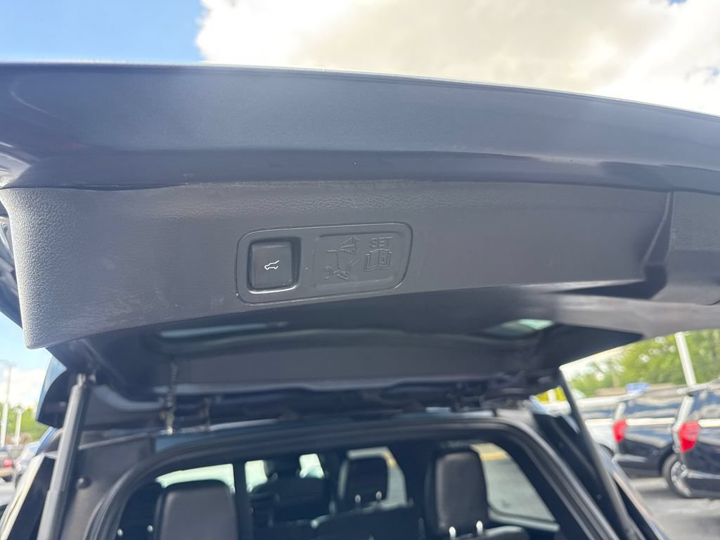 Used 2019 Ford Expedition XLT w/ Equipment Group 202A AWD/4WD image 17