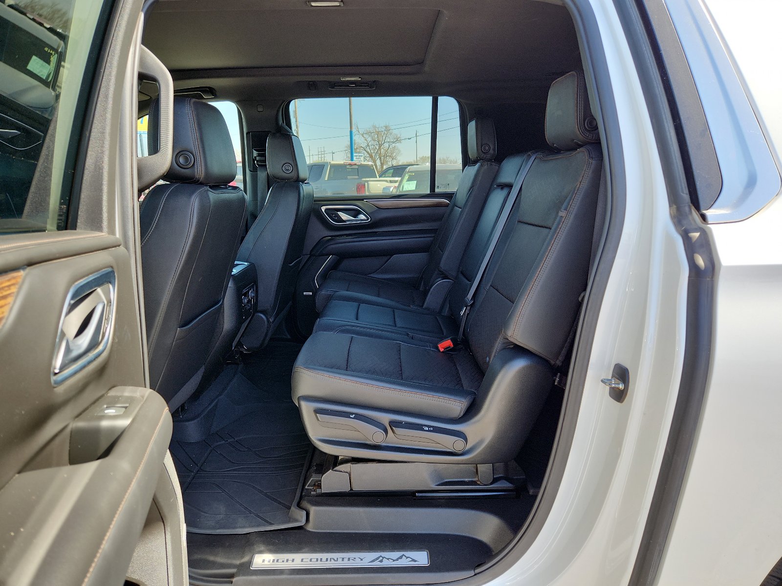 Used 2022 Chevrolet Suburban High Country image 9