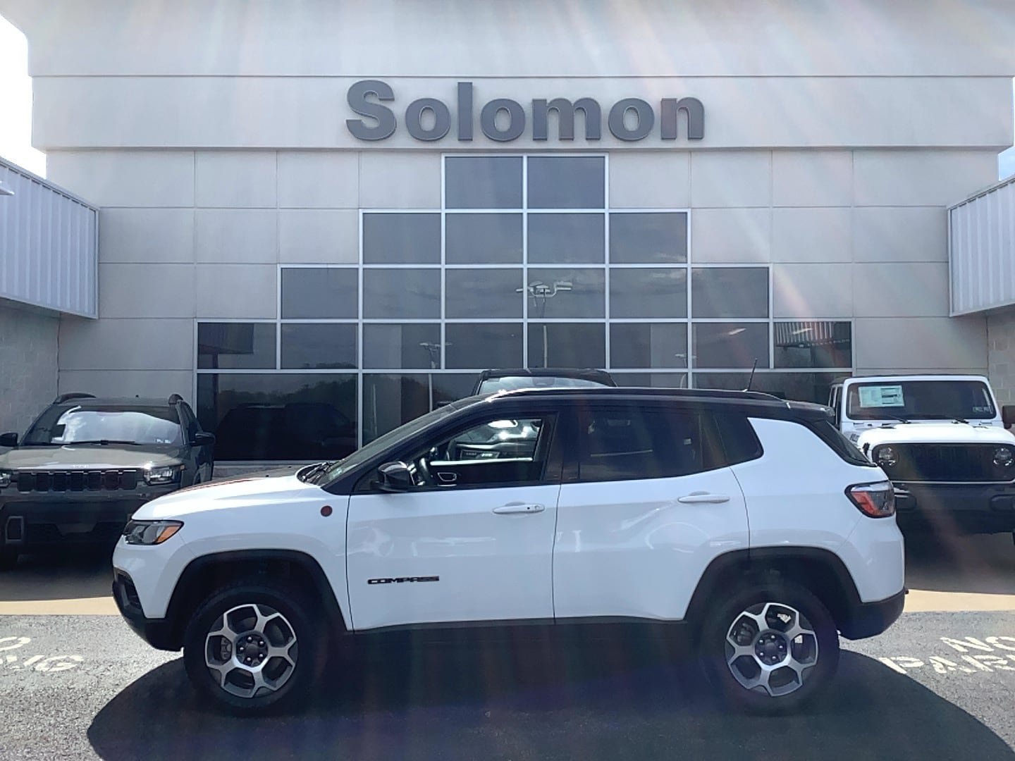 Certified 2022 Jeep Compass Trailhawk w/ Trailhawk Convenience Group AWD/4WD image 1