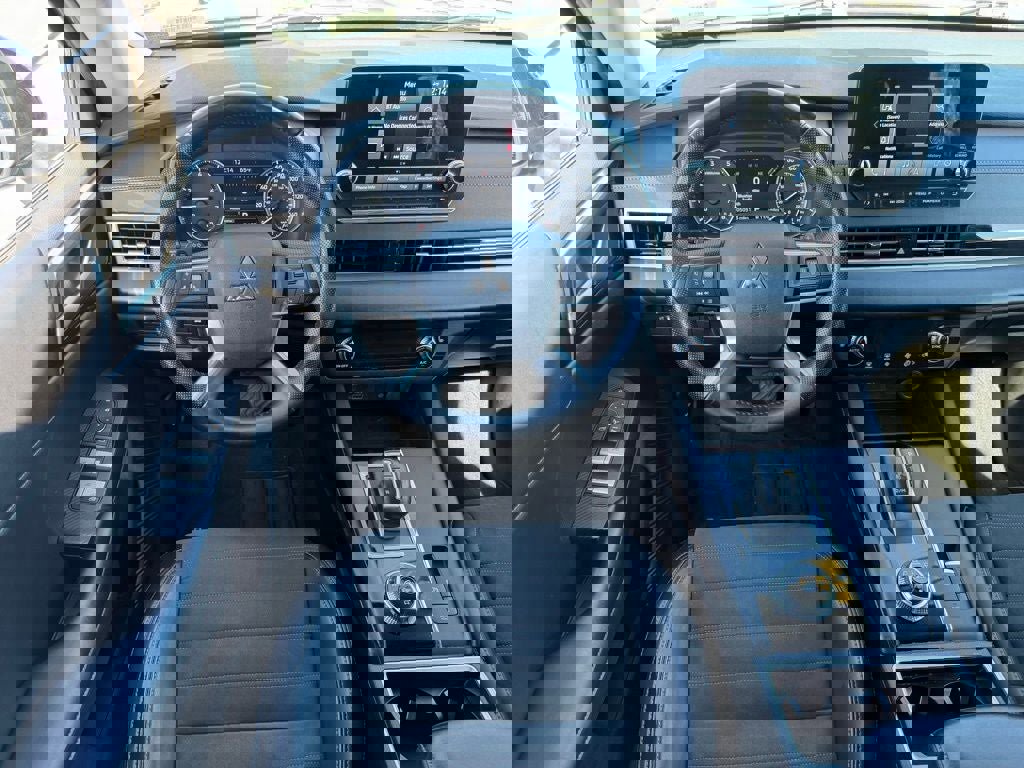 Used 2024 Mitsubishi Outlander SE image 11